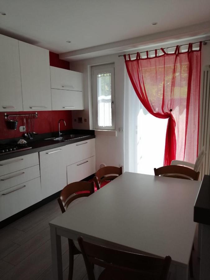 Casa Vittoria Lägenhet Dervio Exteriör bild