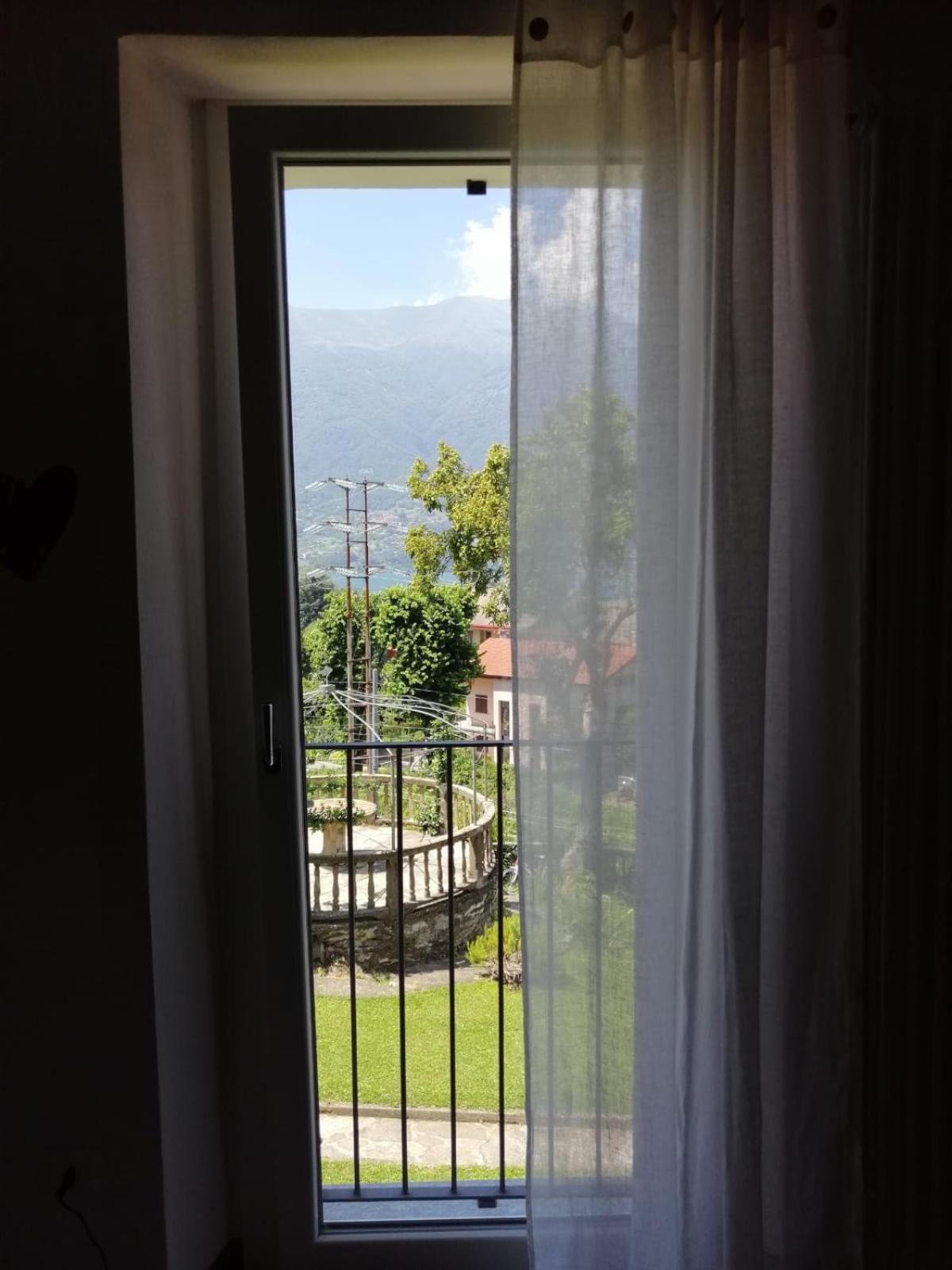 Casa Vittoria Lägenhet Dervio Exteriör bild