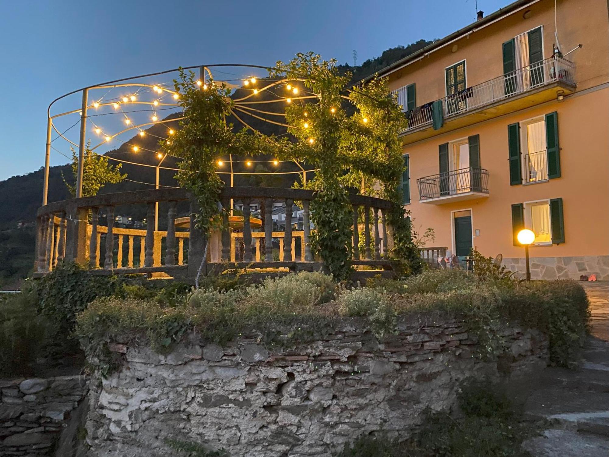 Casa Vittoria Lägenhet Dervio Exteriör bild